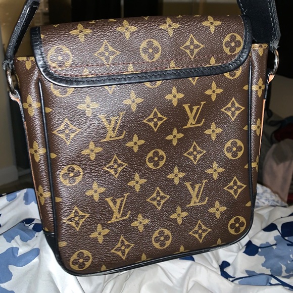 Louis Vuitton Purse - Picture 3 of 6